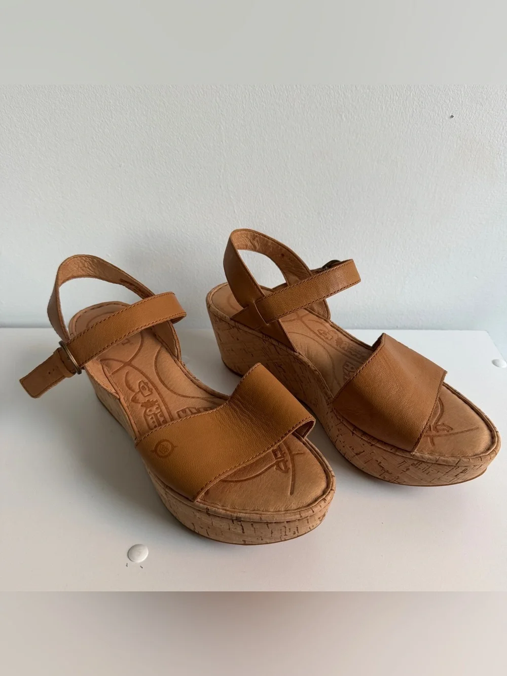 Like new Born Tan Leather Cork Wedge Sandals sz 8